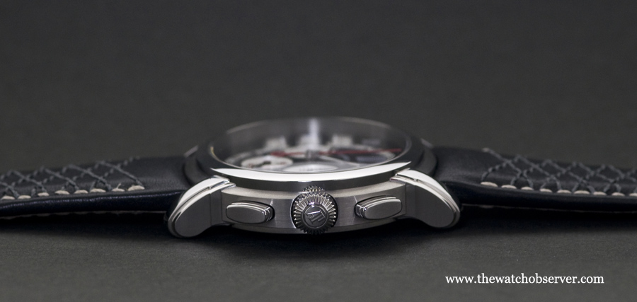 The alternation of brushed and polished surfaces is magnificent, as is always the case with Audemars Piguet.