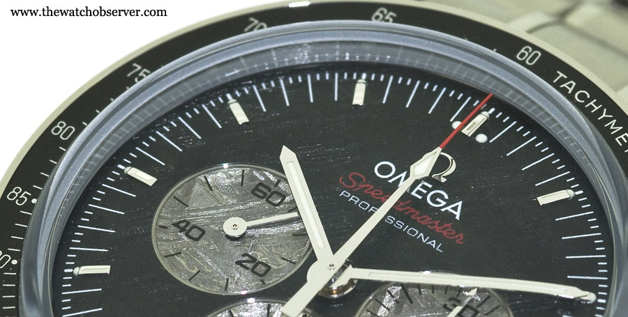 The chronograph's counters are kept in their natural silvery color, while the remains of the dial has undergone a black galvanic treatment for a better readability.