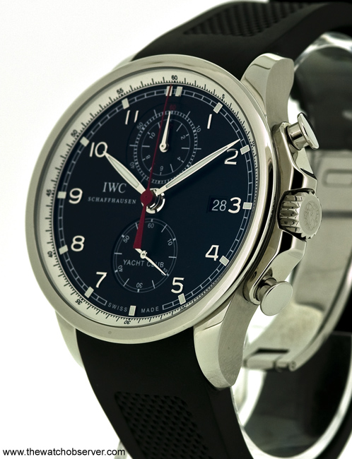 The navy atmosphere is subtly suggested with the indexes of the chronograph's counter, which reminds a rudder.