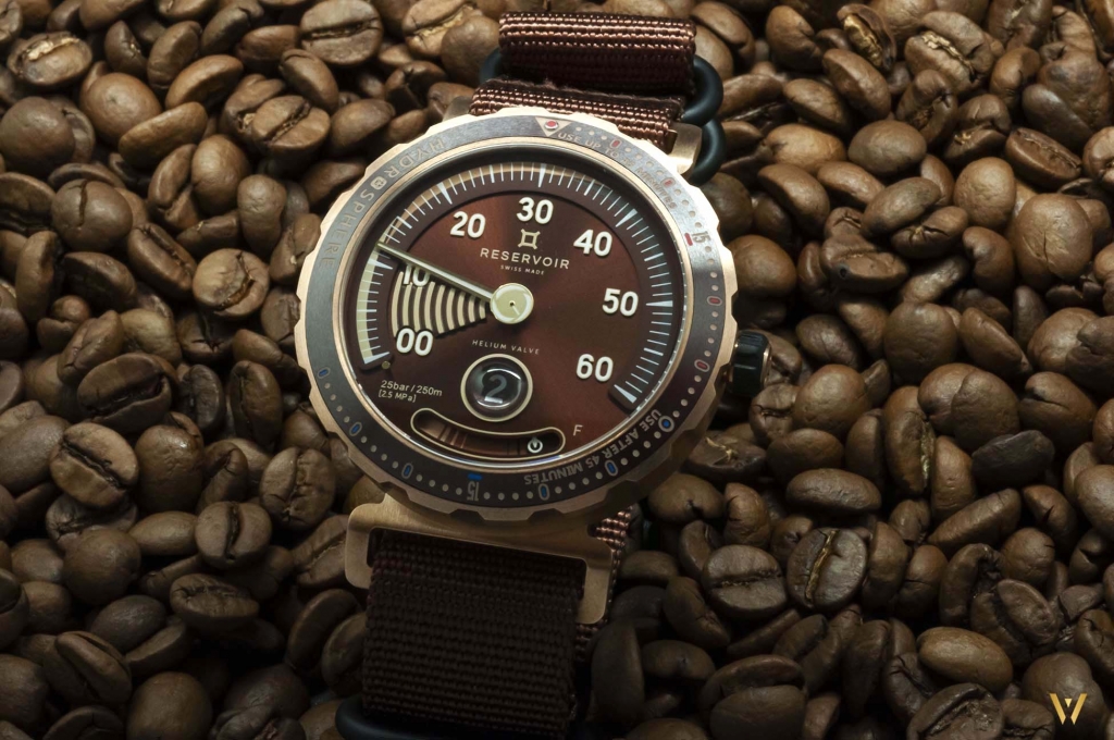 Picture of the front - RESERVOIR Hydrosphere Bronze Maldives Edition