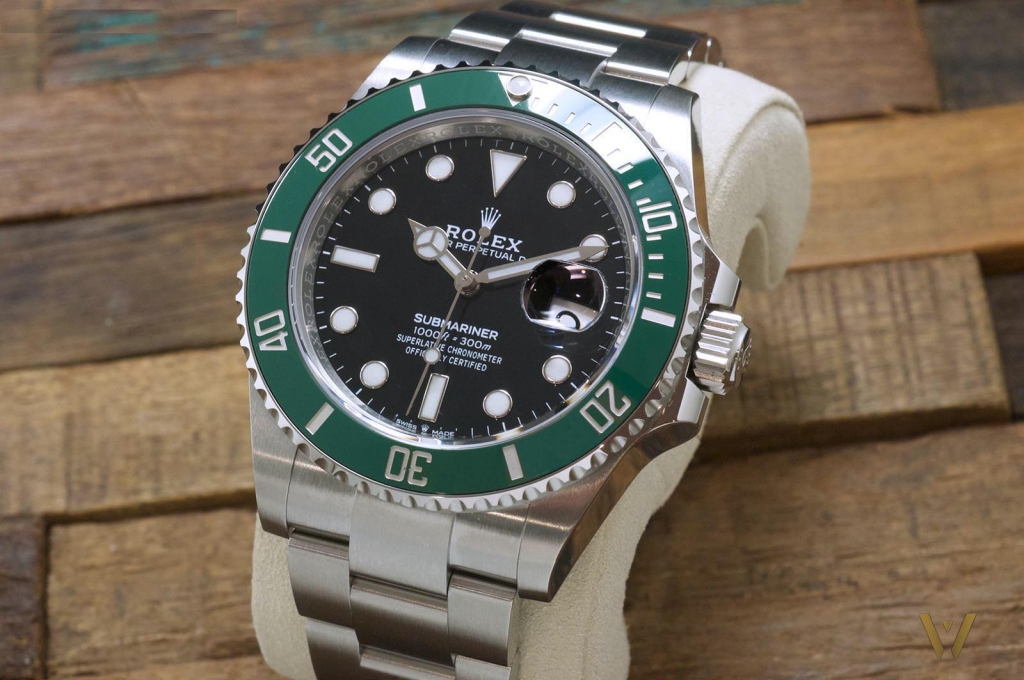 Rolex Submariner 41 green bezel: anti-reflective glass?