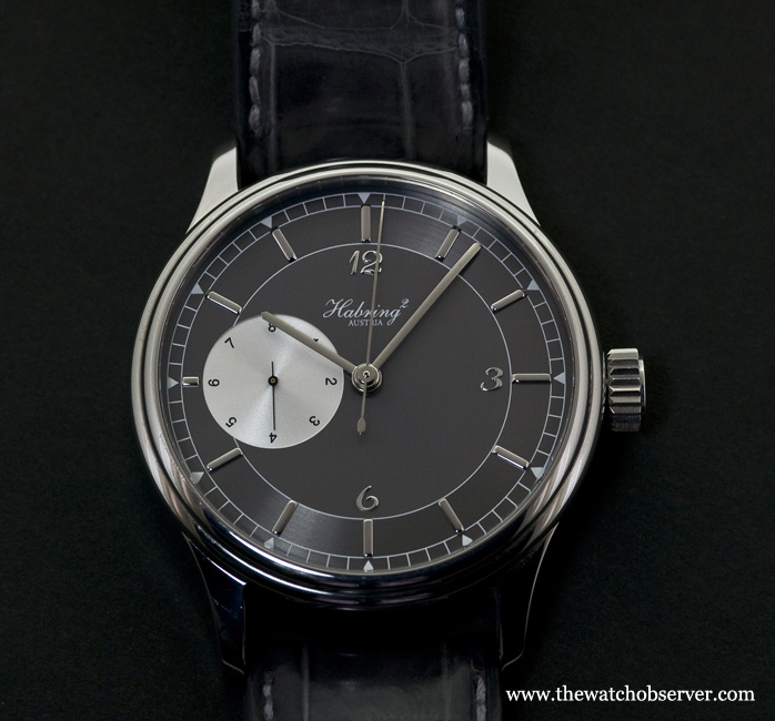 At a time when innovation in the watchmaking world is usually synonymous with the mixing of technical and often expensive materials, this Austrian brand offers us a watch of great originality - the Foudroyante 2010 is absolutely fascinating!