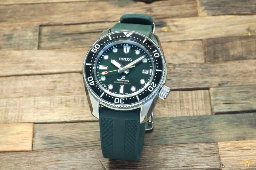 Seiko SPB207: a dive watch with 2 bracelets